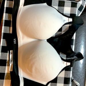 Victoria’s secret sports bra size 38D